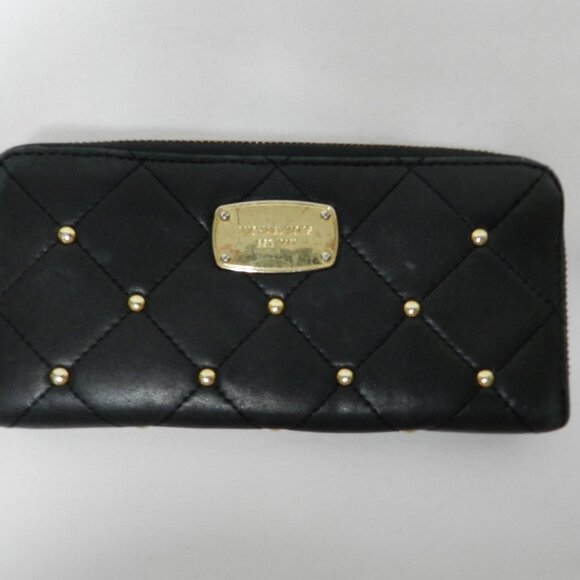 Michael Kors Leather quilted beaded clutch Wallet w/ Logo zip around 8" x 4" - Picture 2 of 14